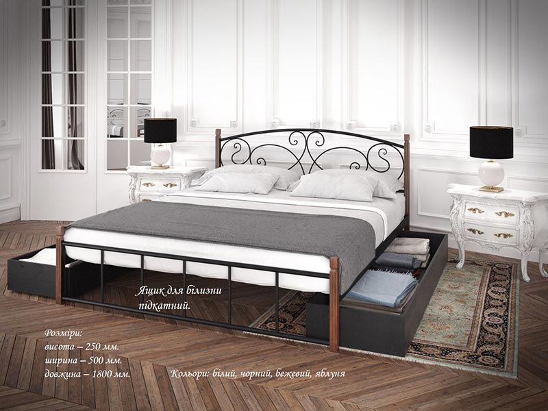 Деревянная кровать из натуральной древесины в интерьере спальни